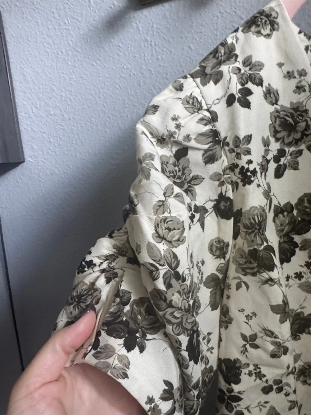 Tuckernuck Black and Cream Floral Puff-Sleeve Blouse